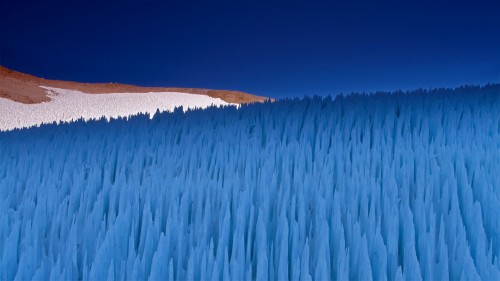 阿瓜内格拉山口上的融凝冰柱，智利科金博 (© Art Wolfe/Danita Delimont)