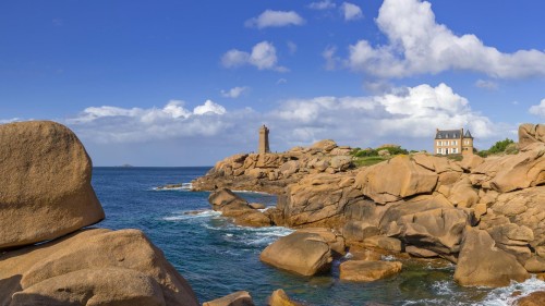 普卢马纳克的灯塔，阿摩尔滨海省，法国 (© Christian Handl/Getty Images)